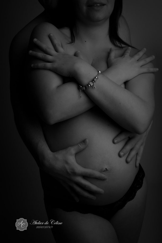Séance grossesse, studio, femme, noir et blanc (2)