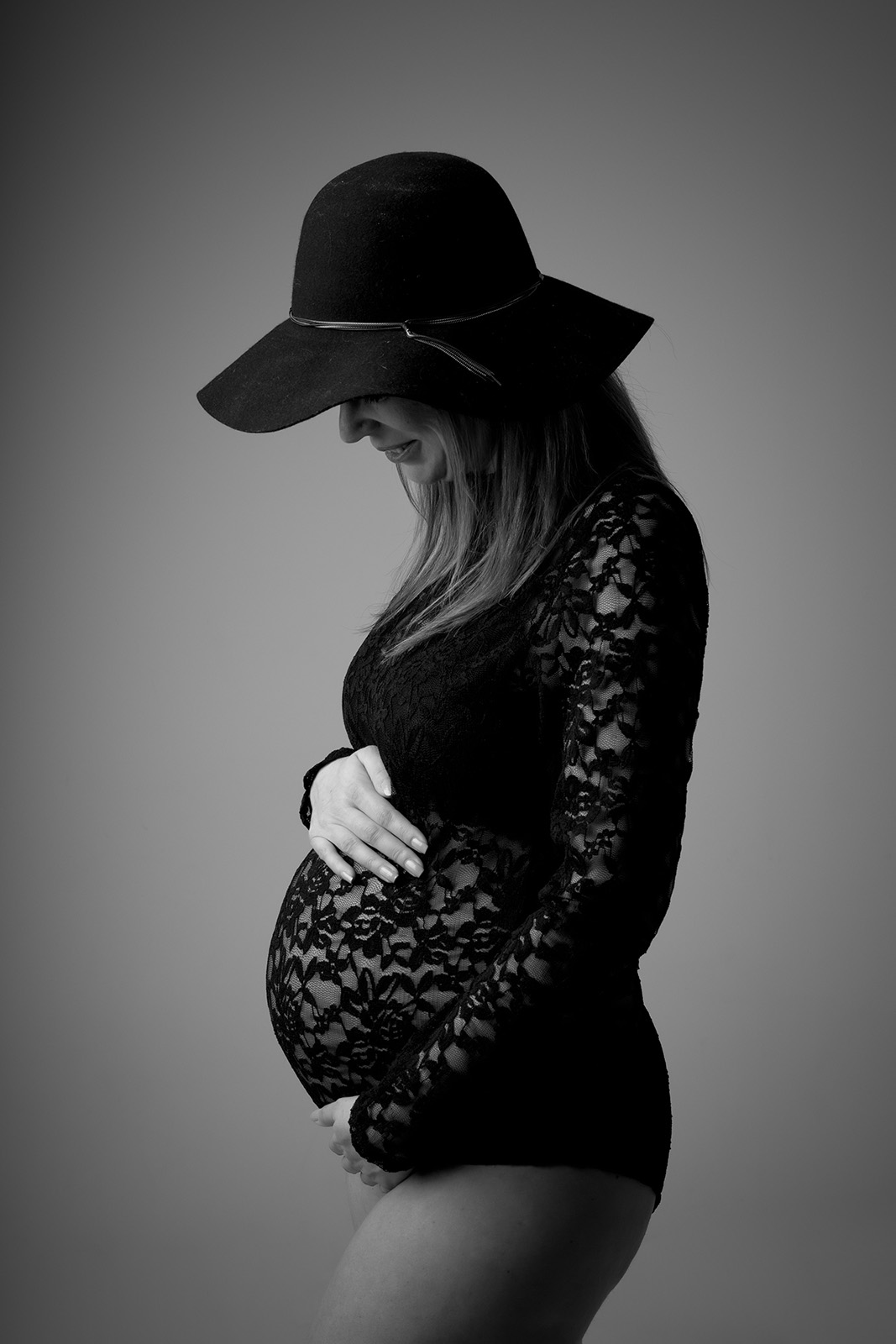 Photographe grossesse Valence – portrait femme enceinte en lumière douce