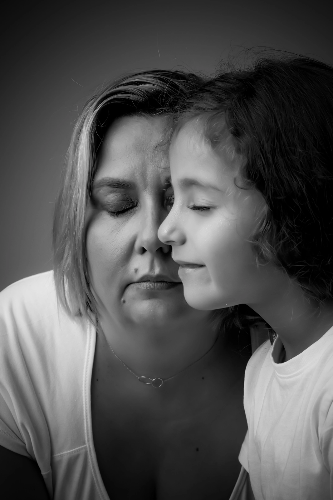 Tenues neutres et intemporelles pour séance photo famille
