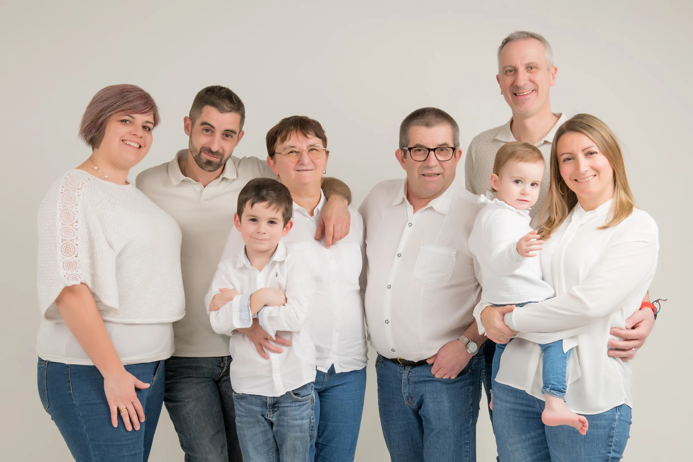 Séance photo grande famille avec plusieurs générations