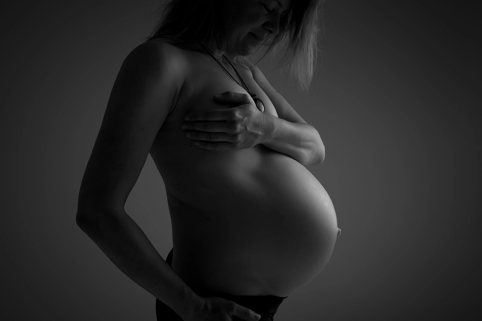 Expérience douce et élégante pour une séance photo grossesse